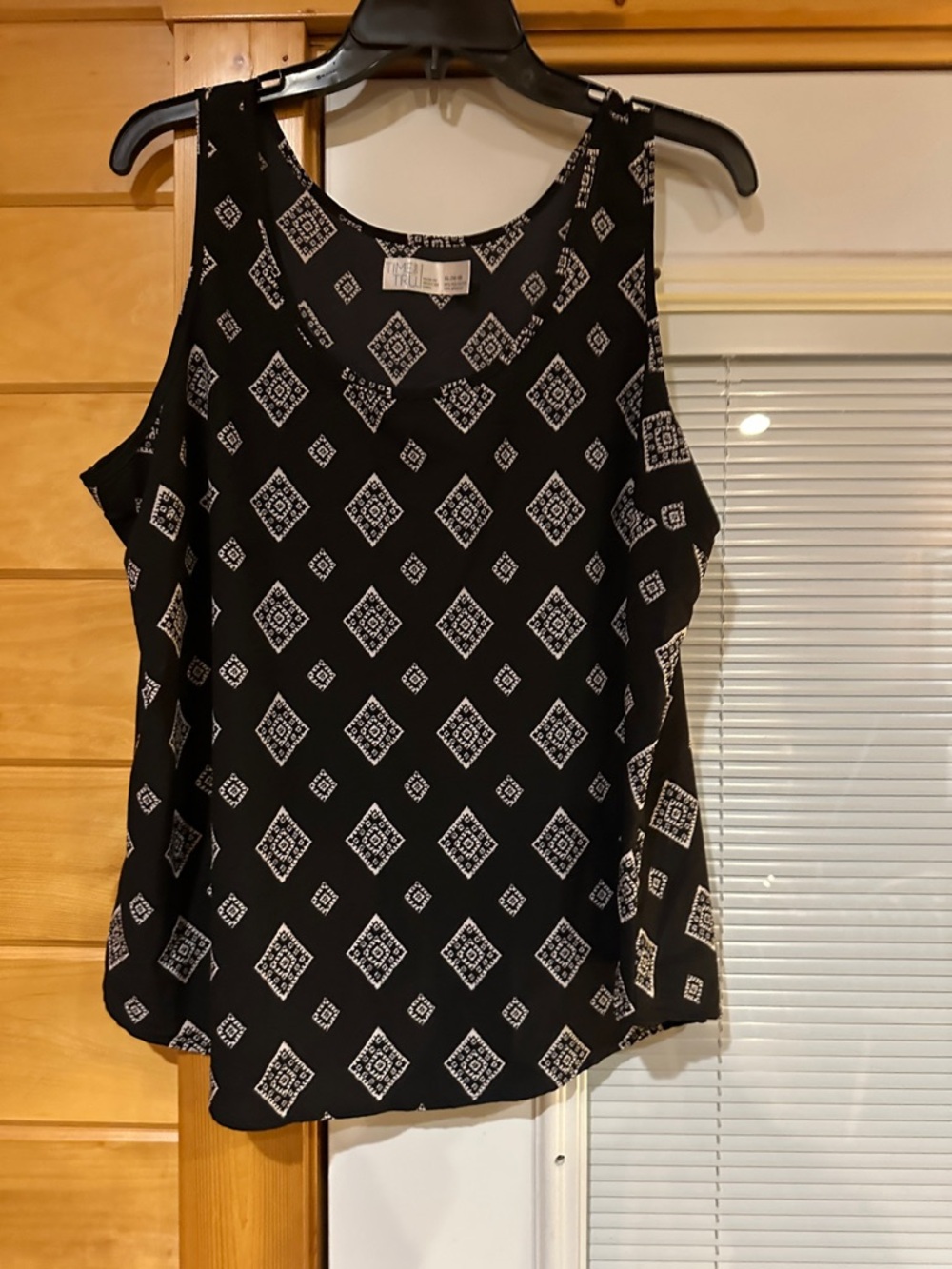 Time and Tru Black Sleeveless Camisole with White Geometric Print